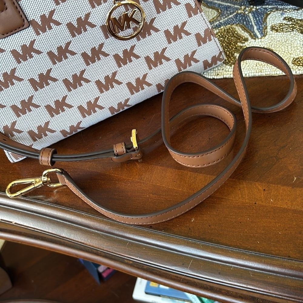 Brand New Michael Kors Avril Luggage Top Zip Satchel Logo Jacquard Crossbody - Picture 5 of 15